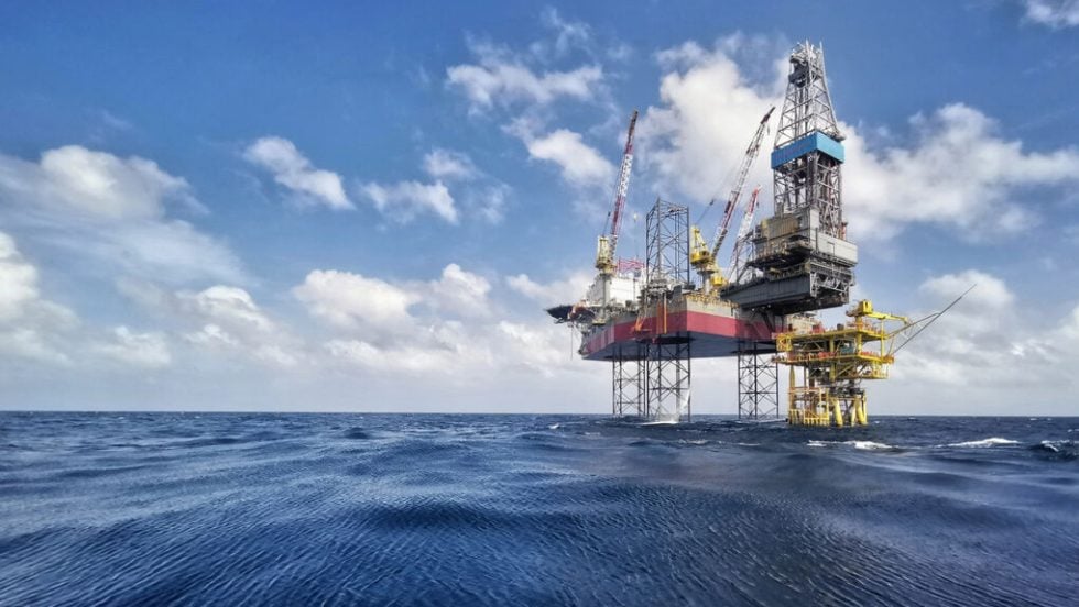 petrelaio exoryxeis - petroleum sea rigs